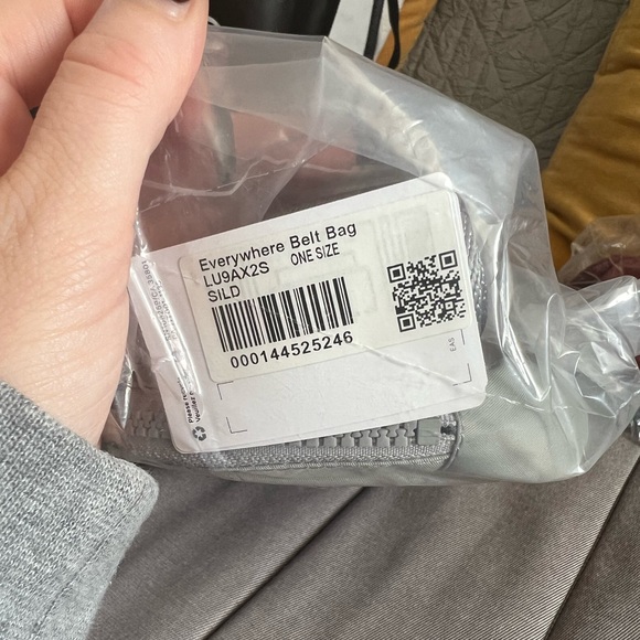 Lululemon belt bag, gray, brand new, still in bag - Picture 6 of 6
